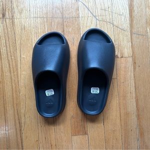 Onyx Yeezy slides